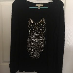 Black scoop-neck with owl design